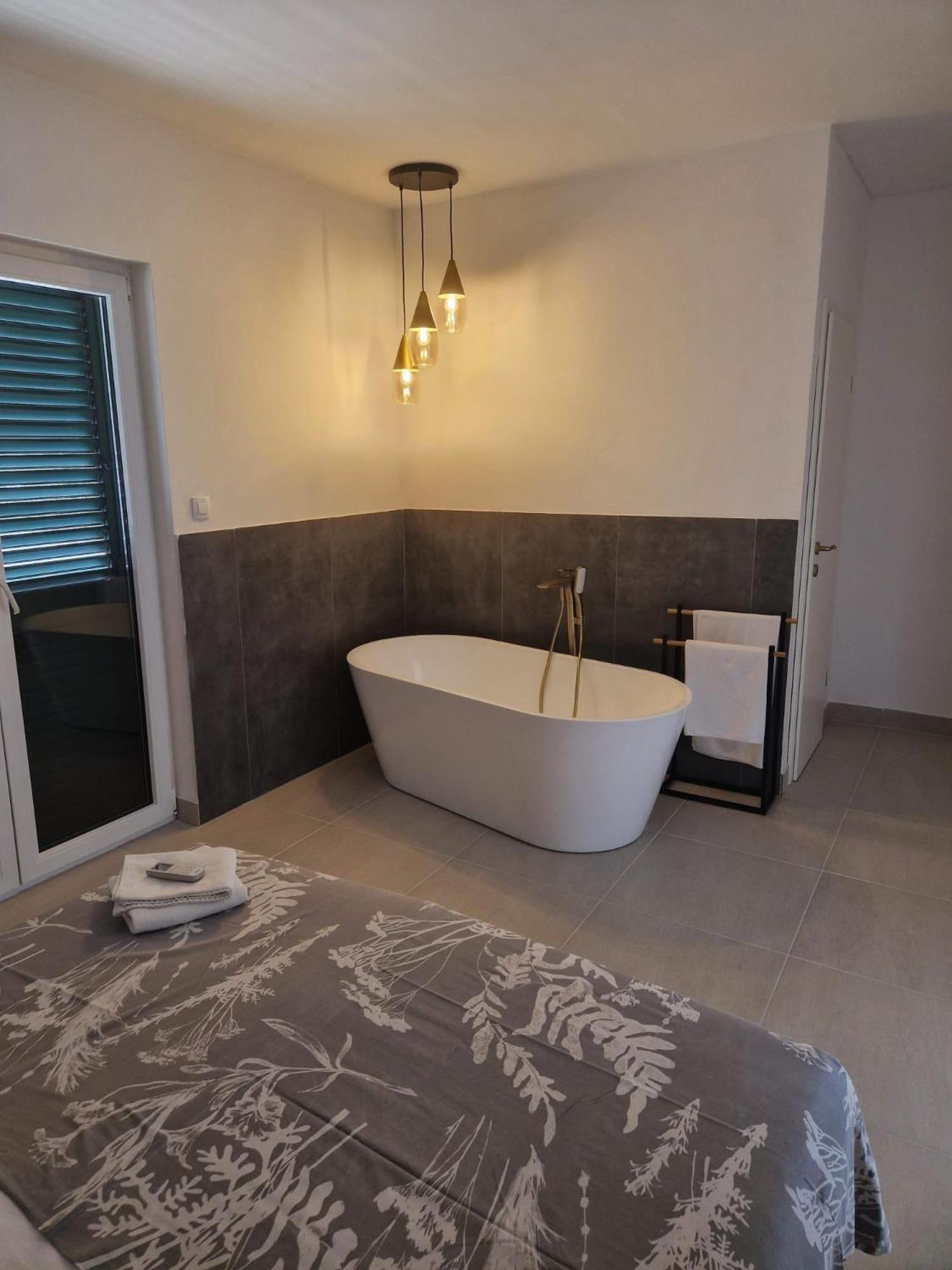 Holiday Home Nino With Amazing Swimming Pool Slatine Buitenkant foto